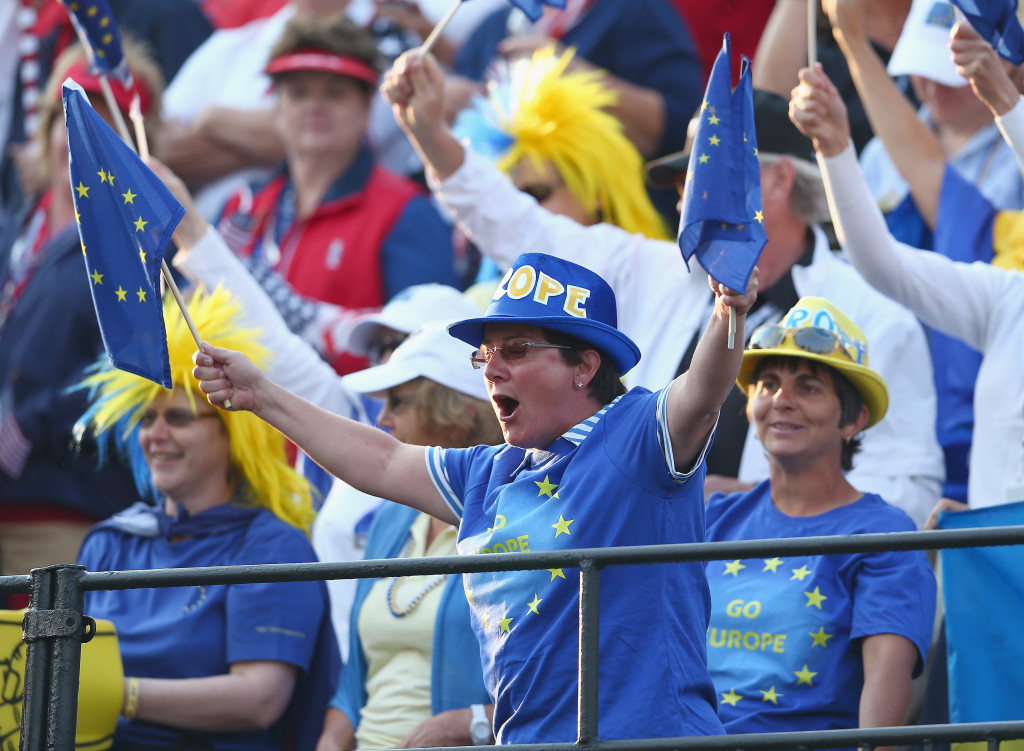 Alison Nicholas, the former captain of the European Solheim Cup team, leads cheers on the 1st tee in 2013 (Photo by Andy Lyons/Getty Images)