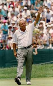 Farewell: Arnold Palmer waves to the crowd at the end of the US Open round at Oakmont in 1994 (photo by Getty Images)