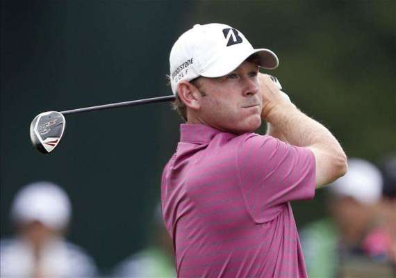 Snedeker hangs on for Torrey Pines win