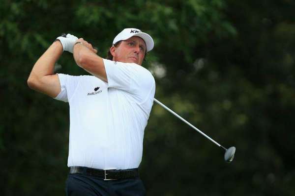Mickelson causes a stir ahead of Augusta