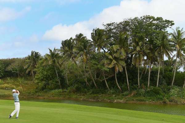 Snedeker cruises to victory in Fiji