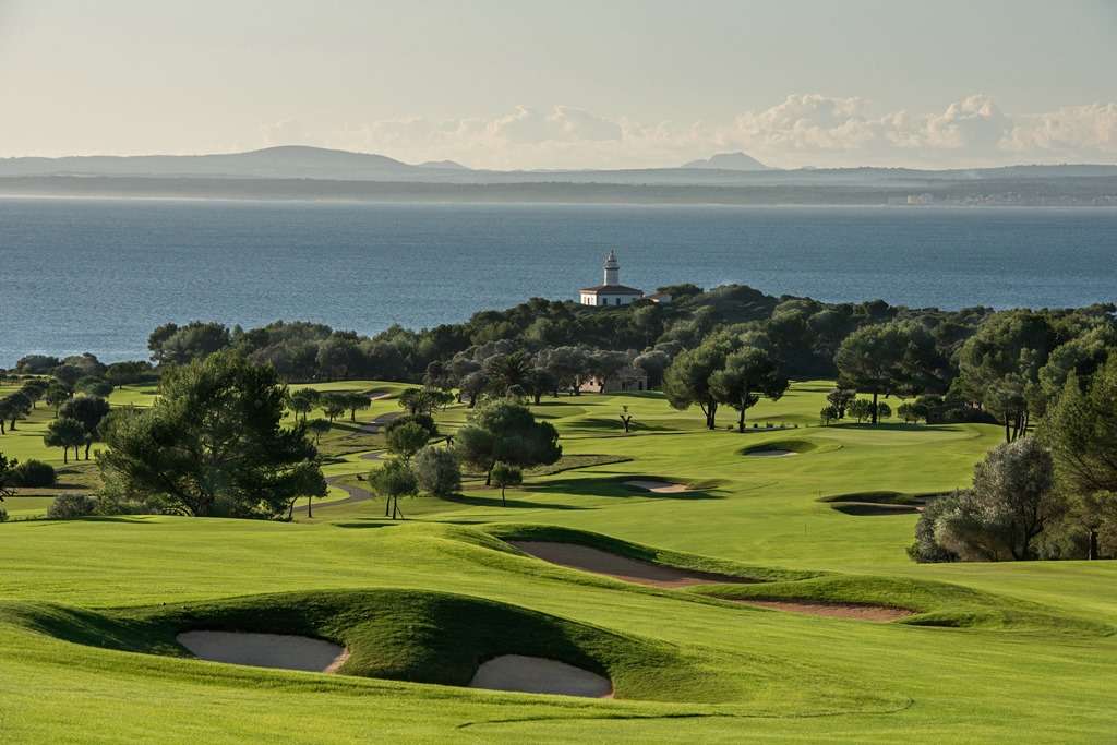 The 610-yard seventh hole at Alcanada.